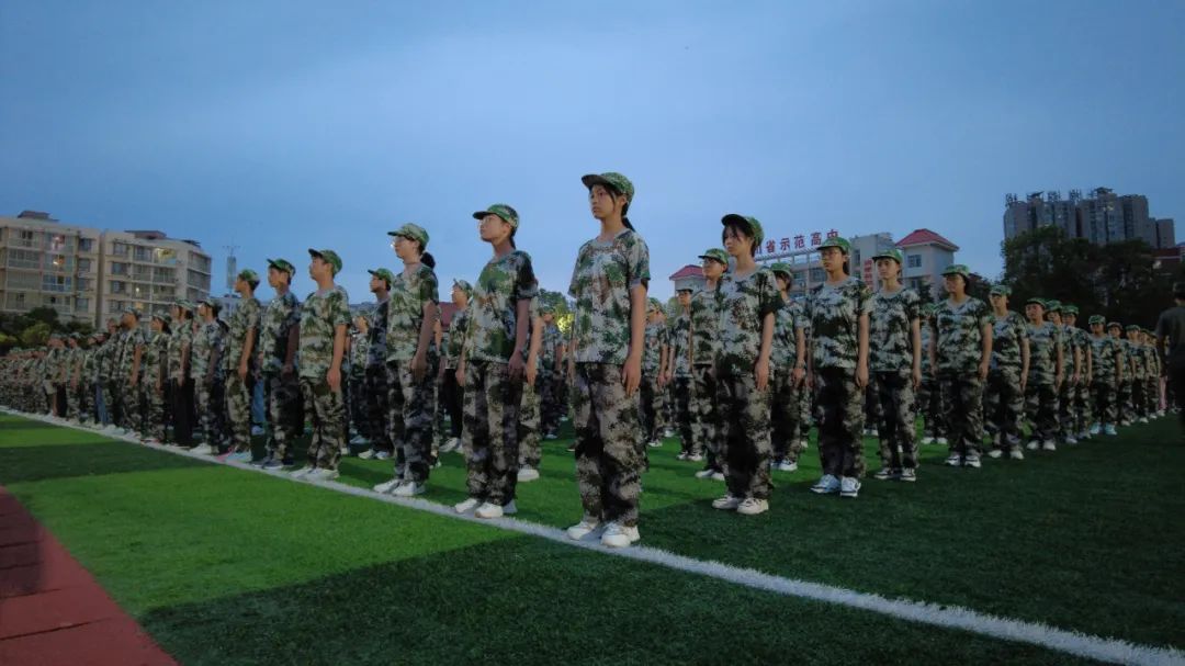 青春正步走，磨砺正当时——三台一中高2023级新生军训进行时