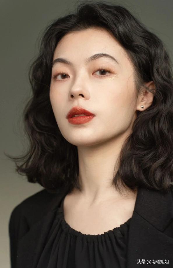 女人剪短发时尚好看,女人上了年纪就剪短头发