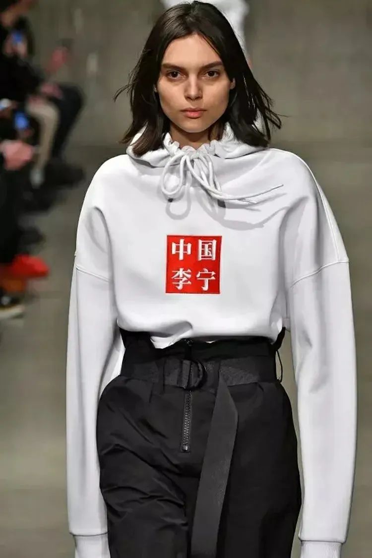 李宁翻车款式,李宁彻底翻车视频播放