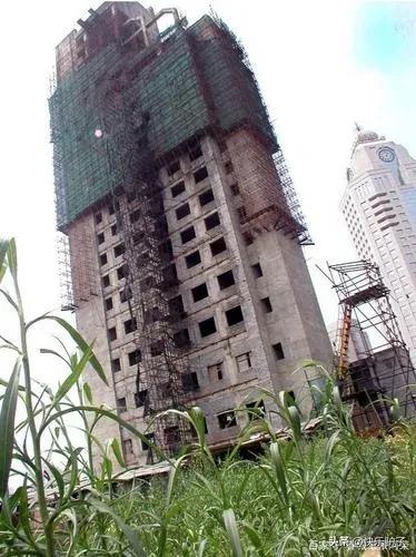 房地产供求失衡降价才是出路,楼市大佬纷纷撤退