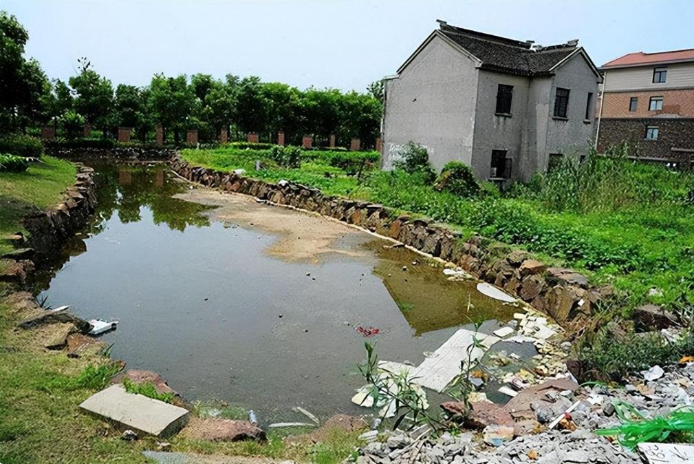 苏州钉子户被豪宅包围荒废,江苏苏州最牛钉子户现在拆了吗