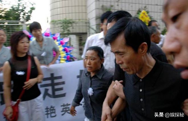 何庆魁的字画值钱吗,李甲忠和何庆魁谁的字画值钱