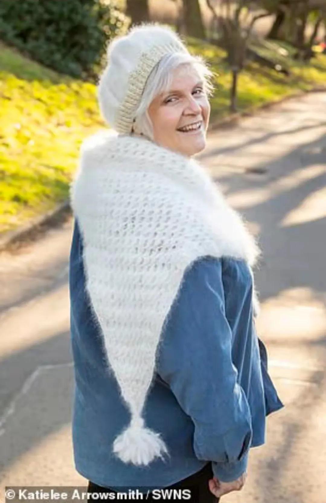 萨摩耶冬天围巾,萨摩耶洗完澡掉毛严重的原因