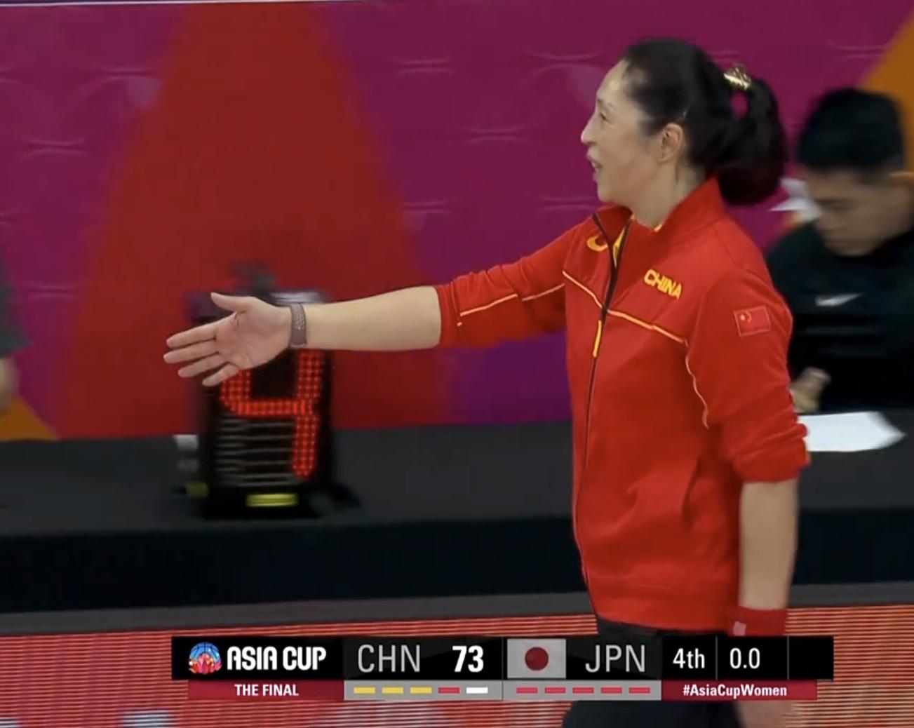 夺冠第3天,中国女篮决定让人肃然起敬,姚明点头批准,郑薇随行