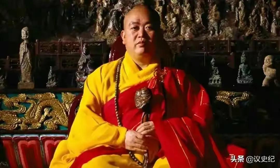 有其师必有其徒!接待吴啊萍的灵送法师初中辍学曾因撞死人被判刑