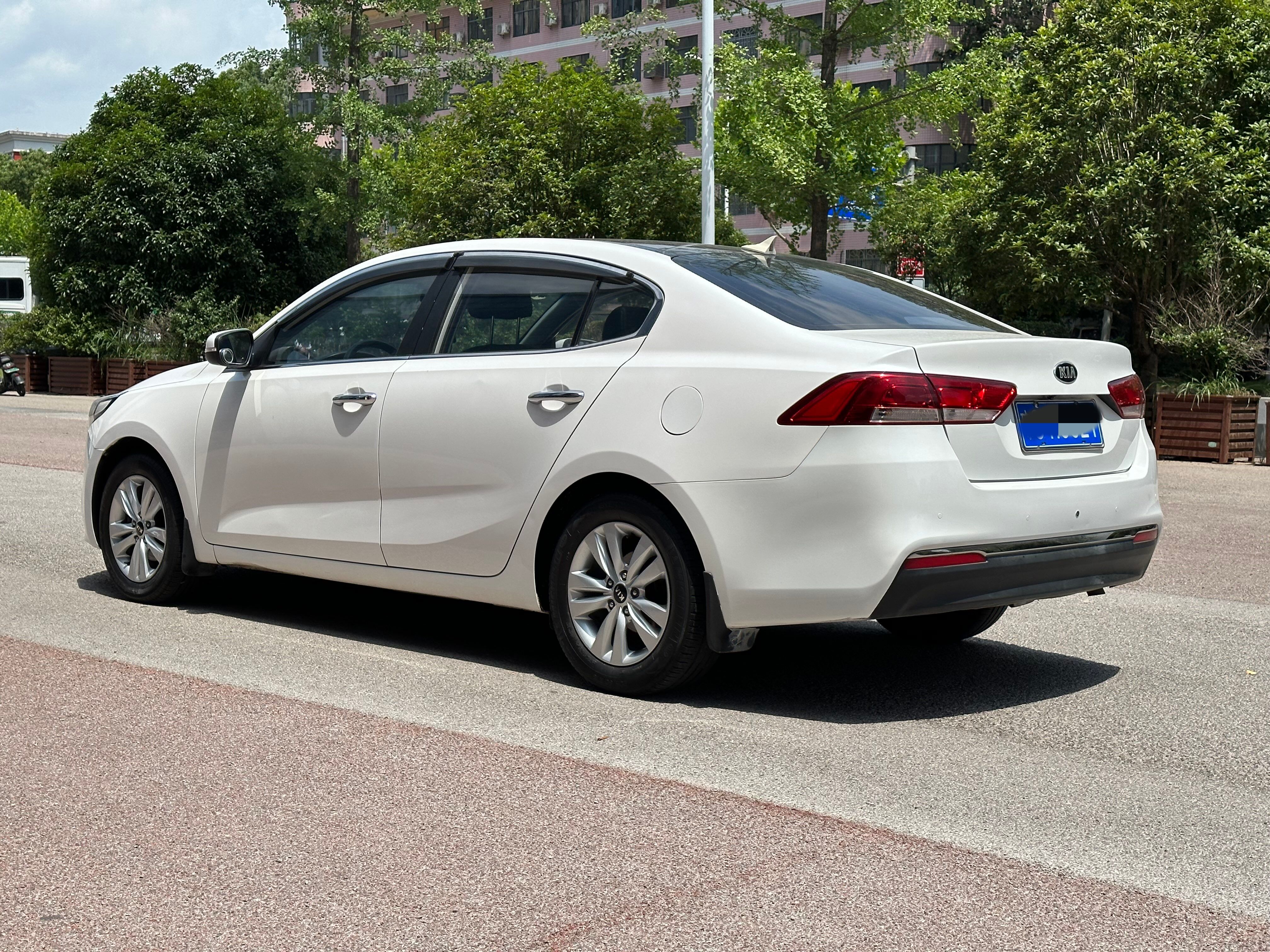 南宁二手车起亚k4多少钱,二手车起亚k42015款什么价格