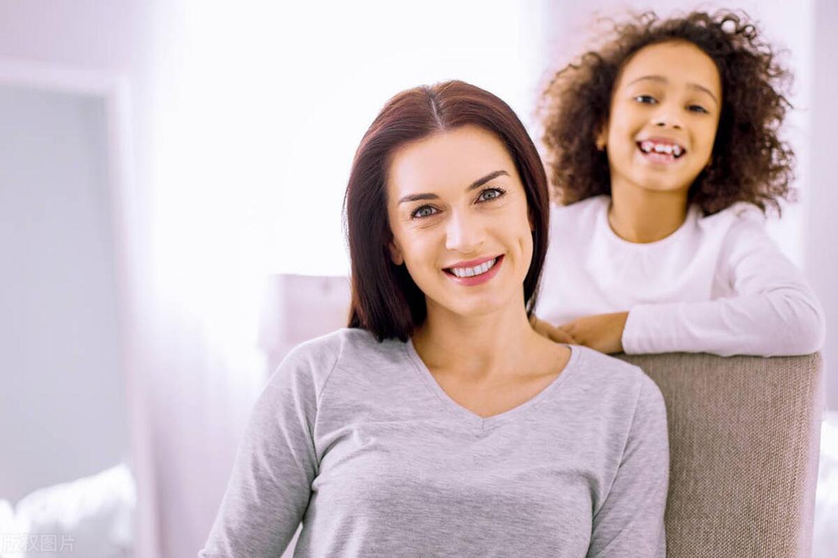 女儿嫌弃自己黑怎么办,女儿很黑被人嘲笑很自卑