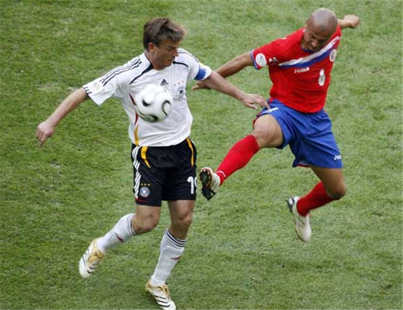 承诺不去拜仁，拒绝巴萨尤文，德国多面手被忠诚耽误，退役时零冠