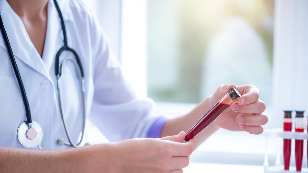 男子持续低烧查出艾滋,高烧不退男生