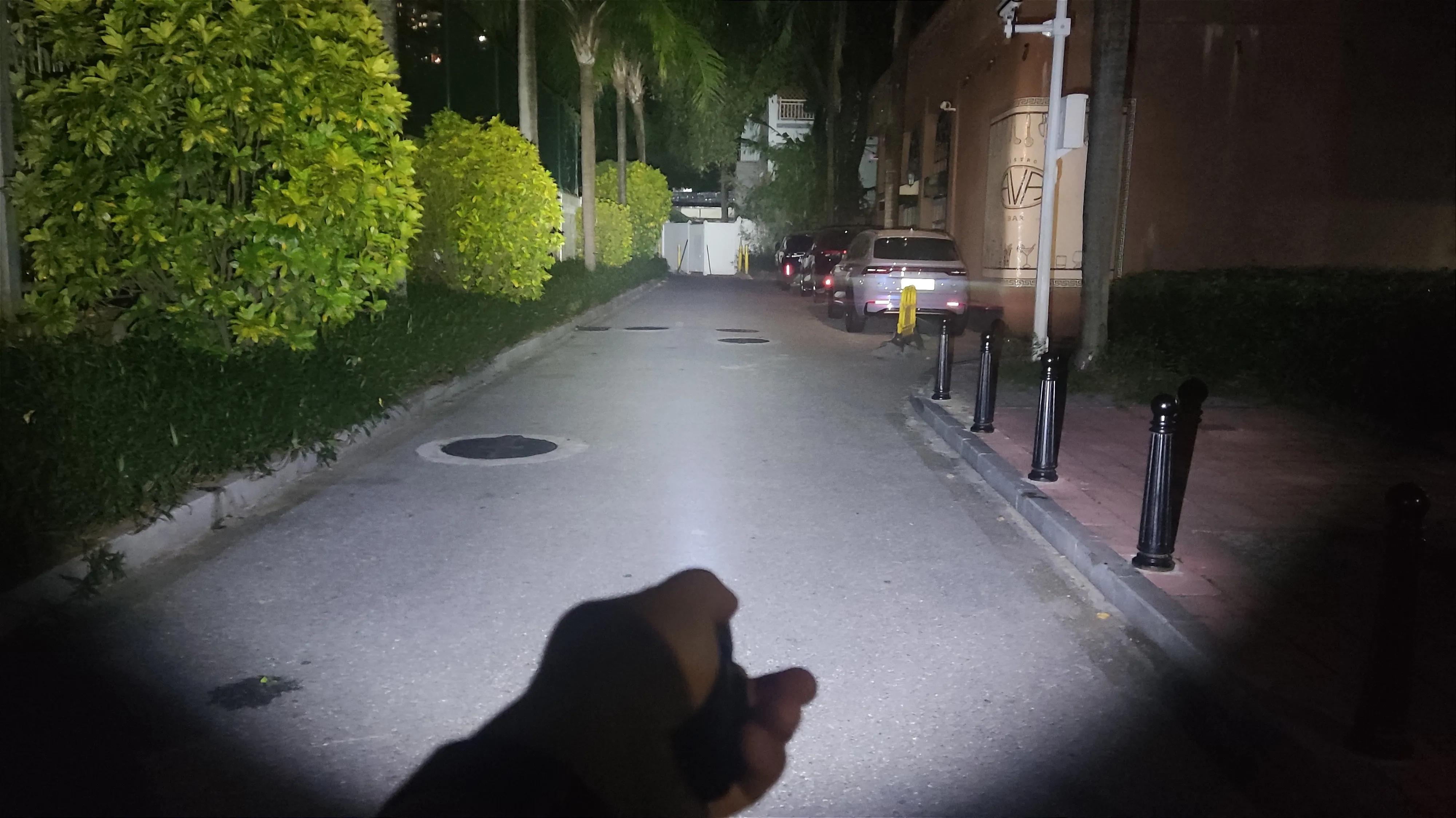 经典新升级，全能EDC便携直充小直——菲尼克斯E28Rv2.0手电评测