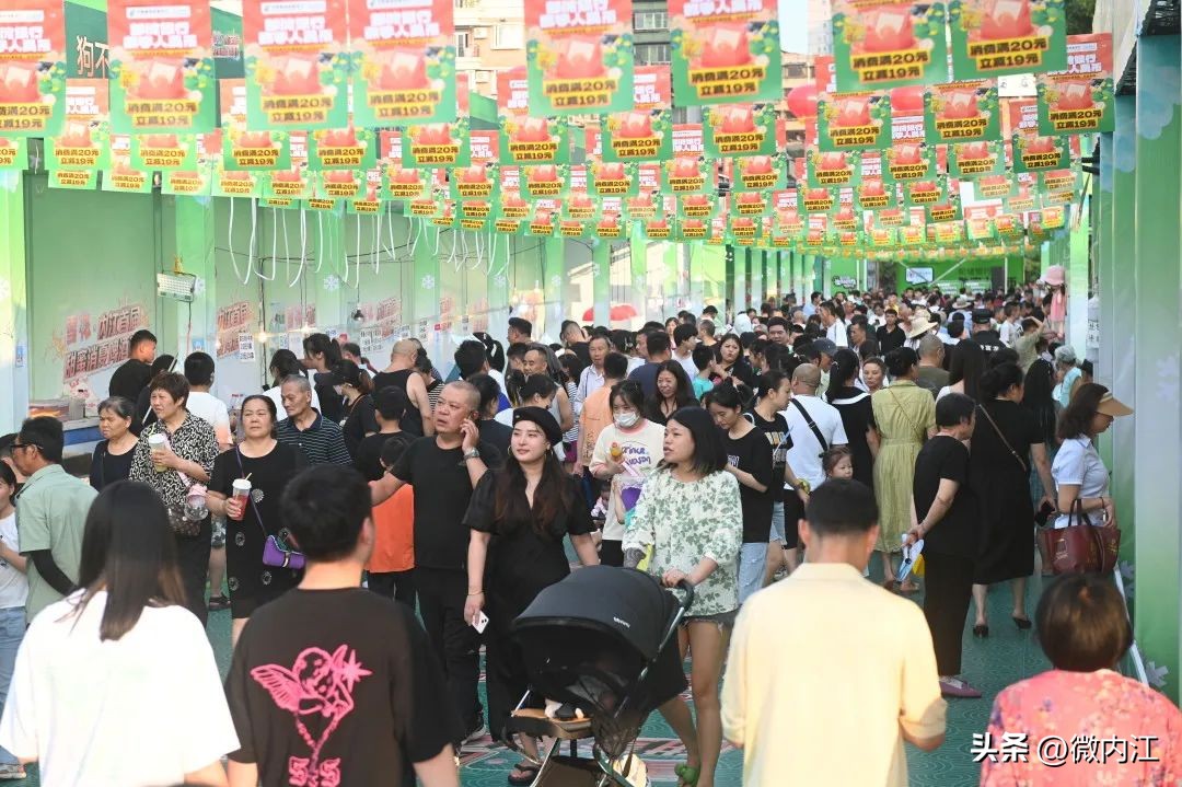 夏夜、河风、音乐、烧烤、啤酒……内江人，快来大洲广场嗨啤！