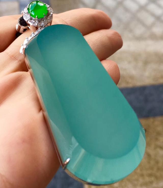 翡翠蓝水料子值钱吗,蓝水料翡翠是什么档次