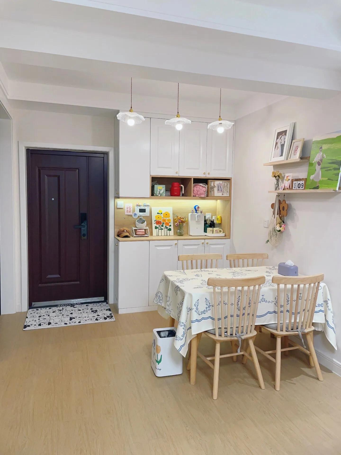 进门20公分设计,无玄关进门餐厅效果图