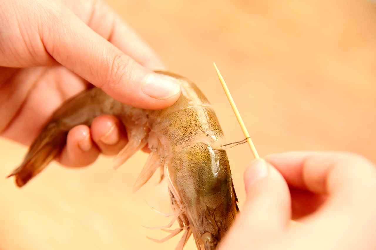 虾背上的虾线吃了会怎么样,虾线是虾的粪便吗可以吃吗