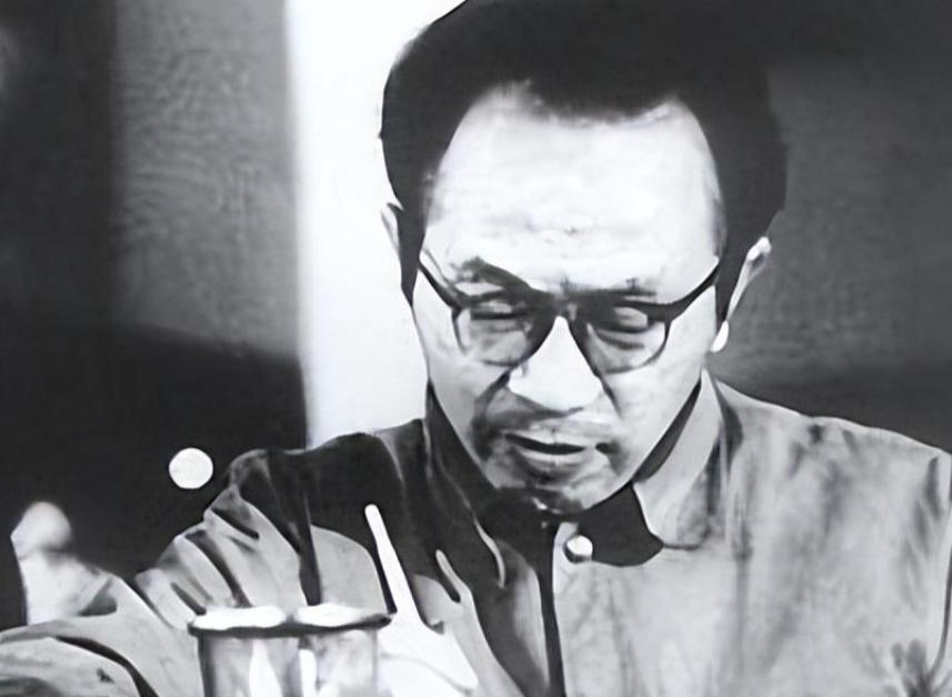 *德朱**怒批黄克诚：你这个政委不合格，黄克诚：老总讲清楚，哪不行