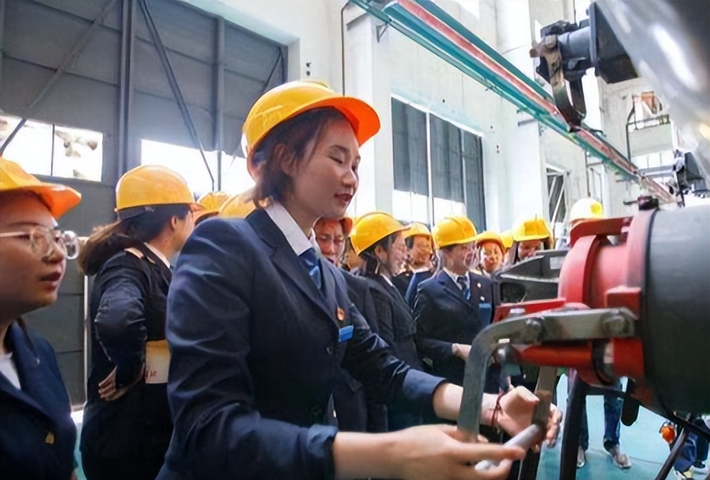 2022国家电网公开招聘,本科生月均6000以上,这4类学生优先考虑