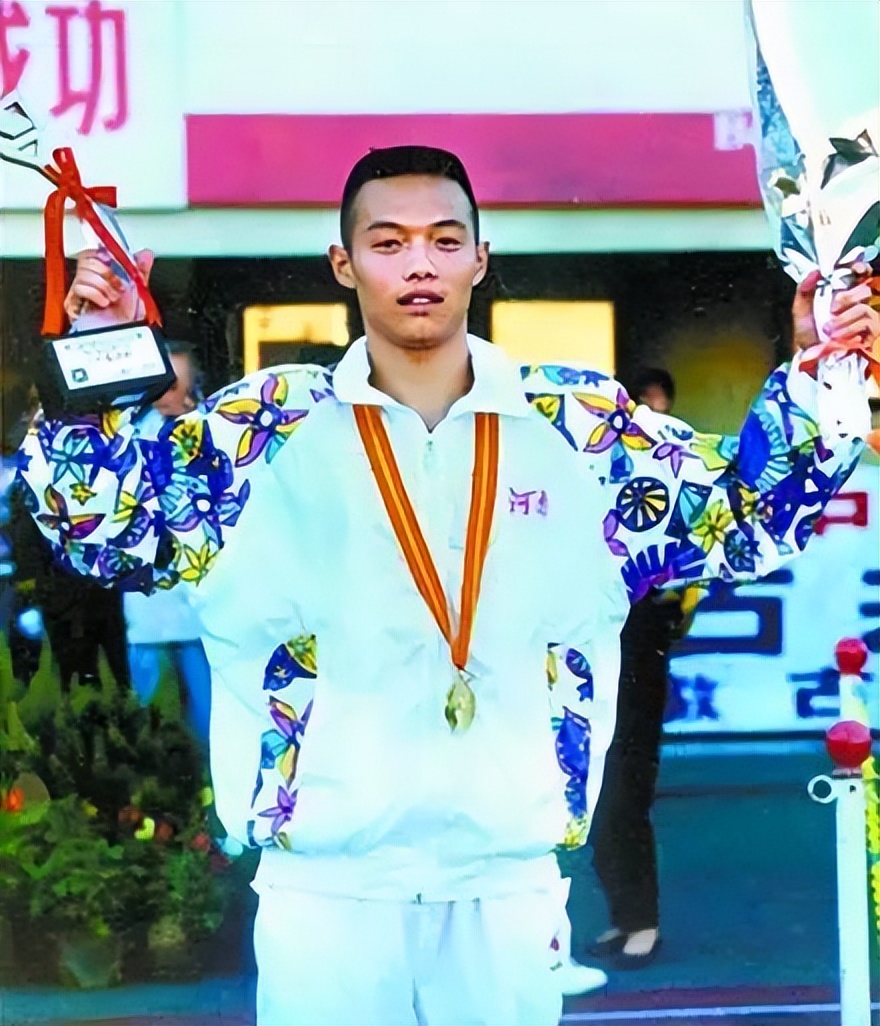 凰家看台|100年来中国男人是如何越跳越远的