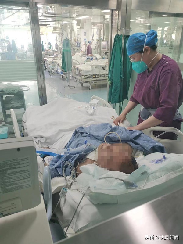 无人机喷洒农药返航时螺旋桨*倒打**7旬翁，老人全身多处粉碎性骨折，同时受伤的飞手已垫付16万多元医疗费