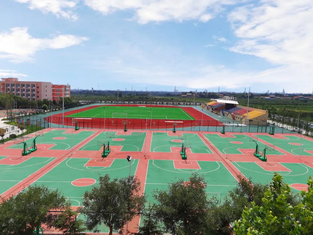 乔师傅硅pu篮球场,硅pu球场对地面基础的要求