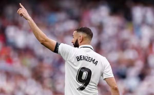 姆巴佩成为足坛收入最高球员,足坛收入姆巴佩超越梅罗