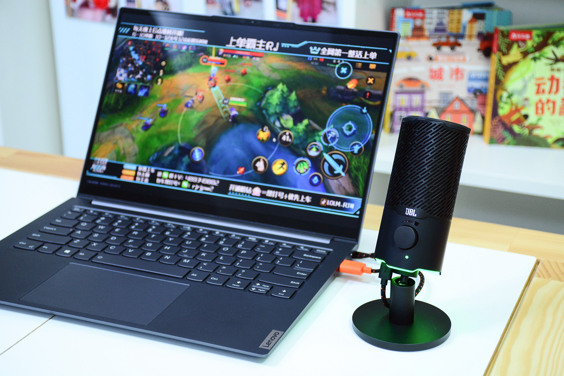 头部UP主推荐的麦克风，JBLQuantumStream，即插即用两种拾音模式