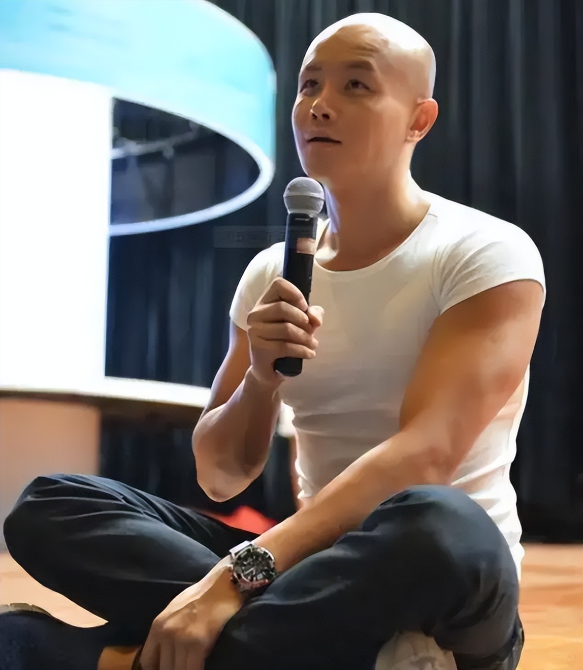 乐嘉为什么变成现在这个样子,跌下神坛的乐嘉真的落魄了吗