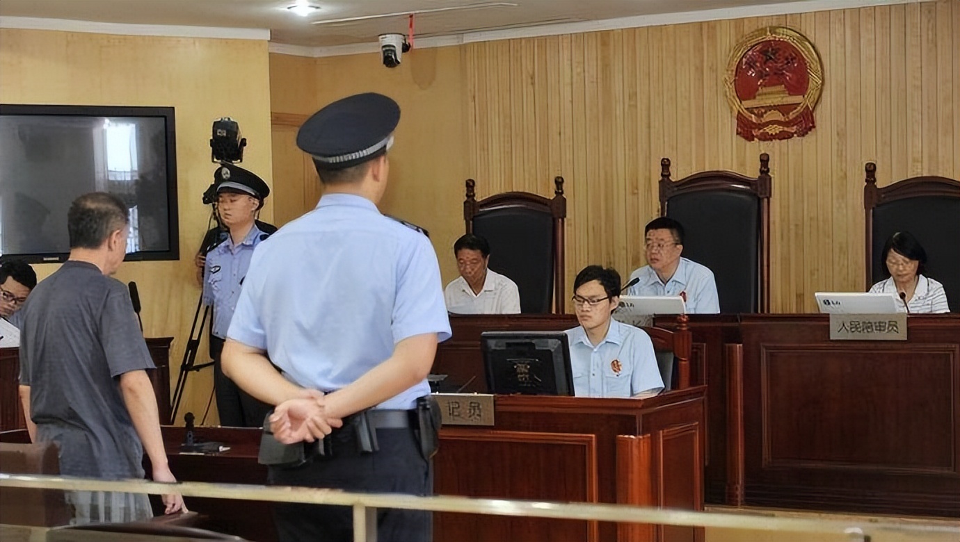 没人性是应得的下场,为父奔丧被辞退当事人收到赔偿金