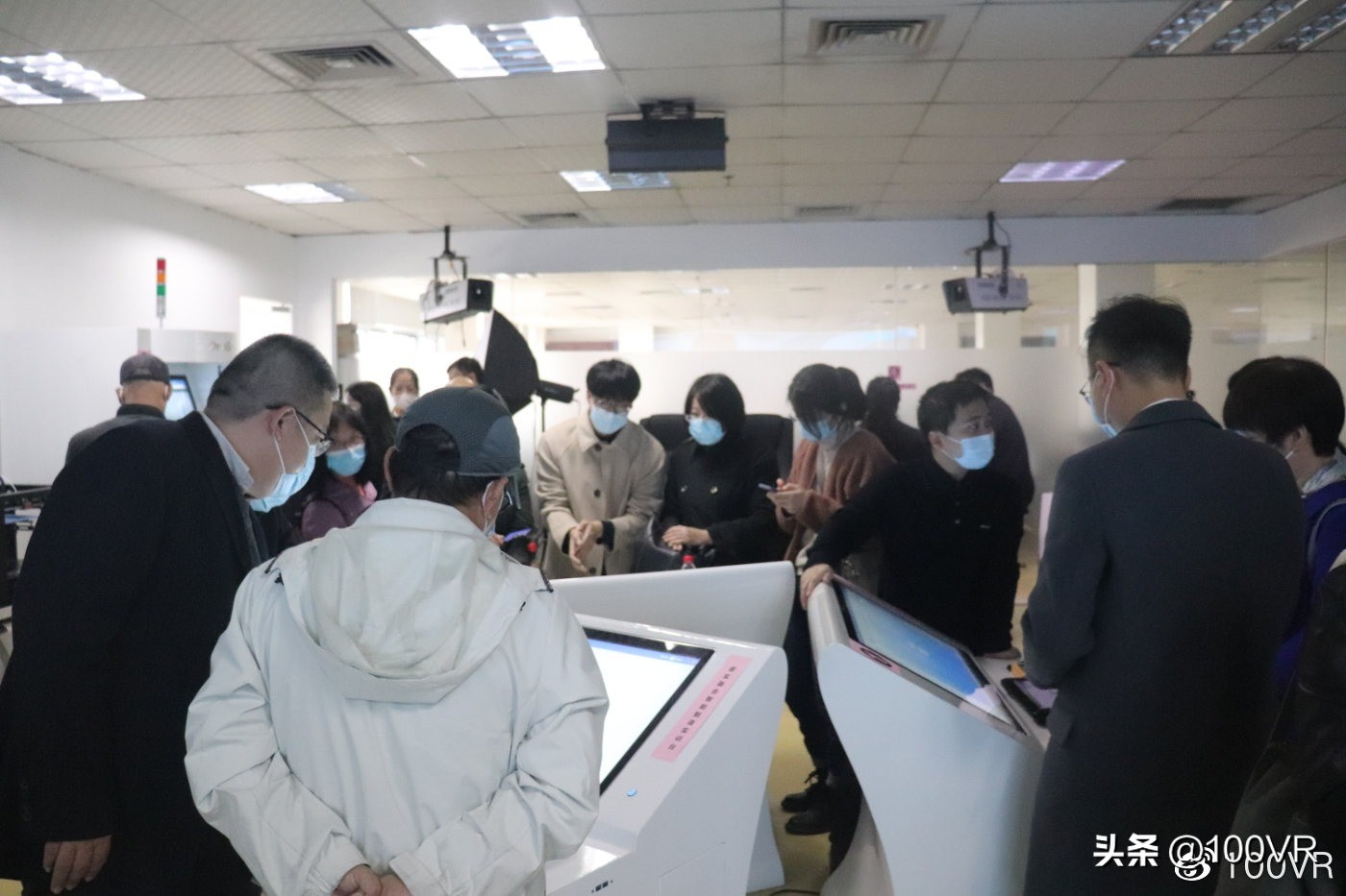 厦门市人社局走进凤凰创壹参观体验元宇宙最新技术