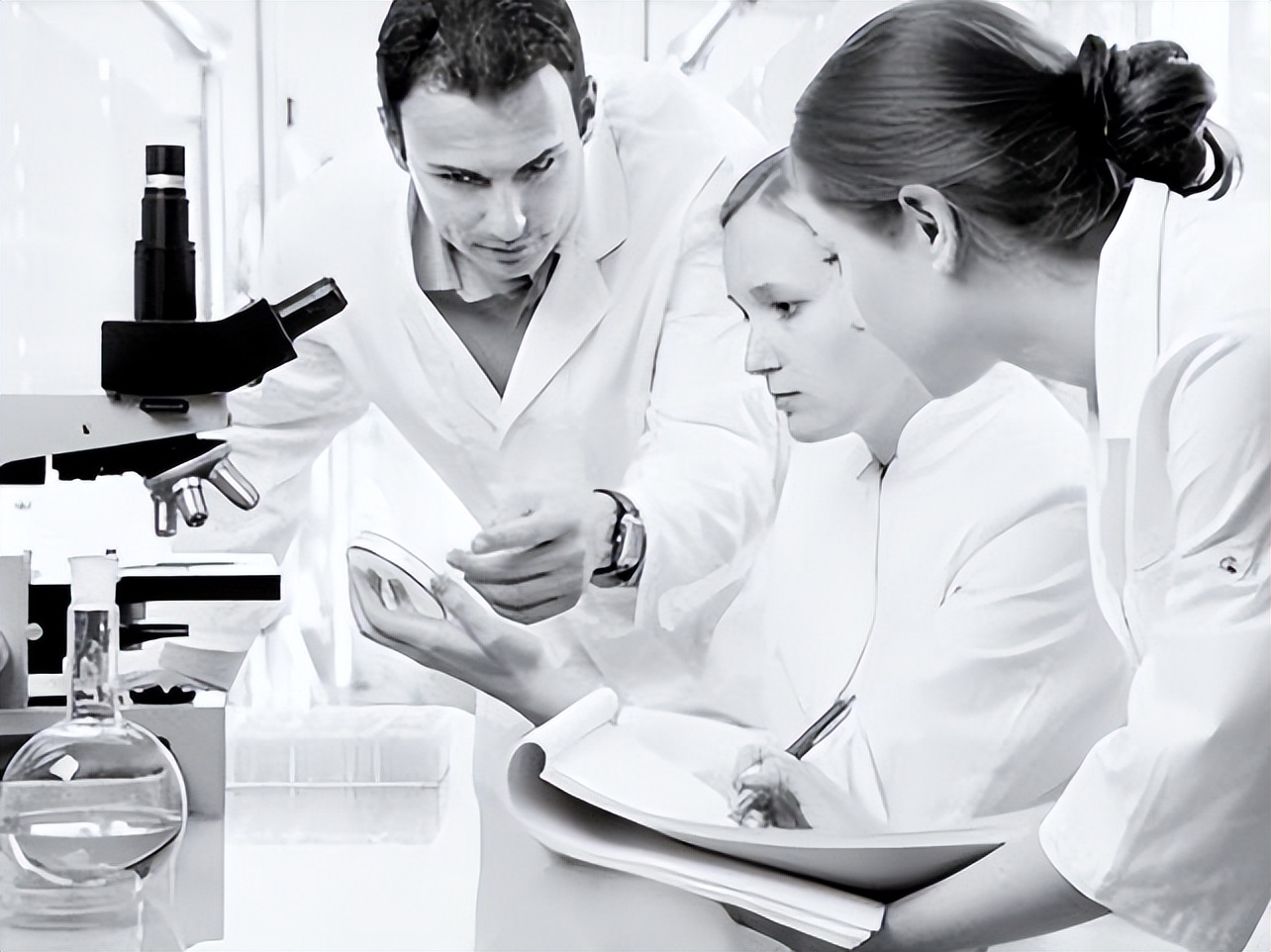 3.2万华裔科学家移籍美国，我国大批科研人才为何会流失？