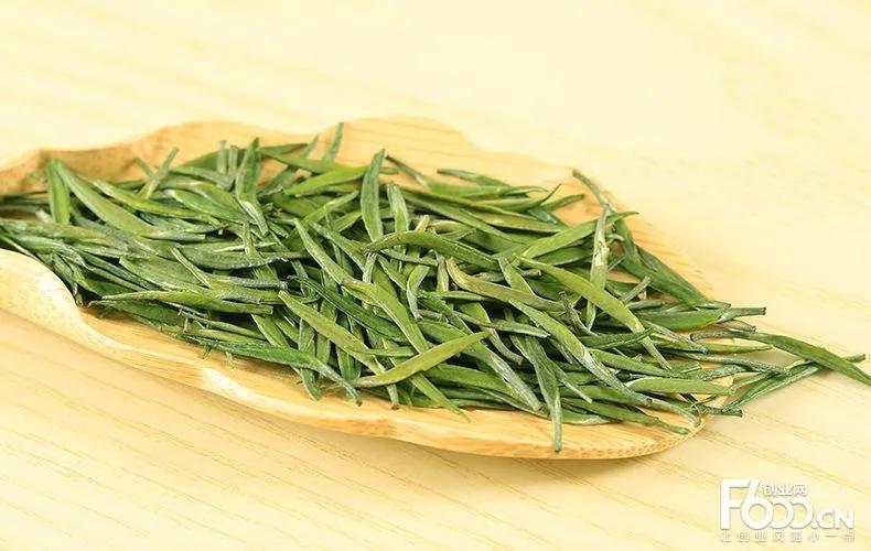 竹叶青和峨眉雪芽差距,为什么竹叶青茶叶有的是黄色的