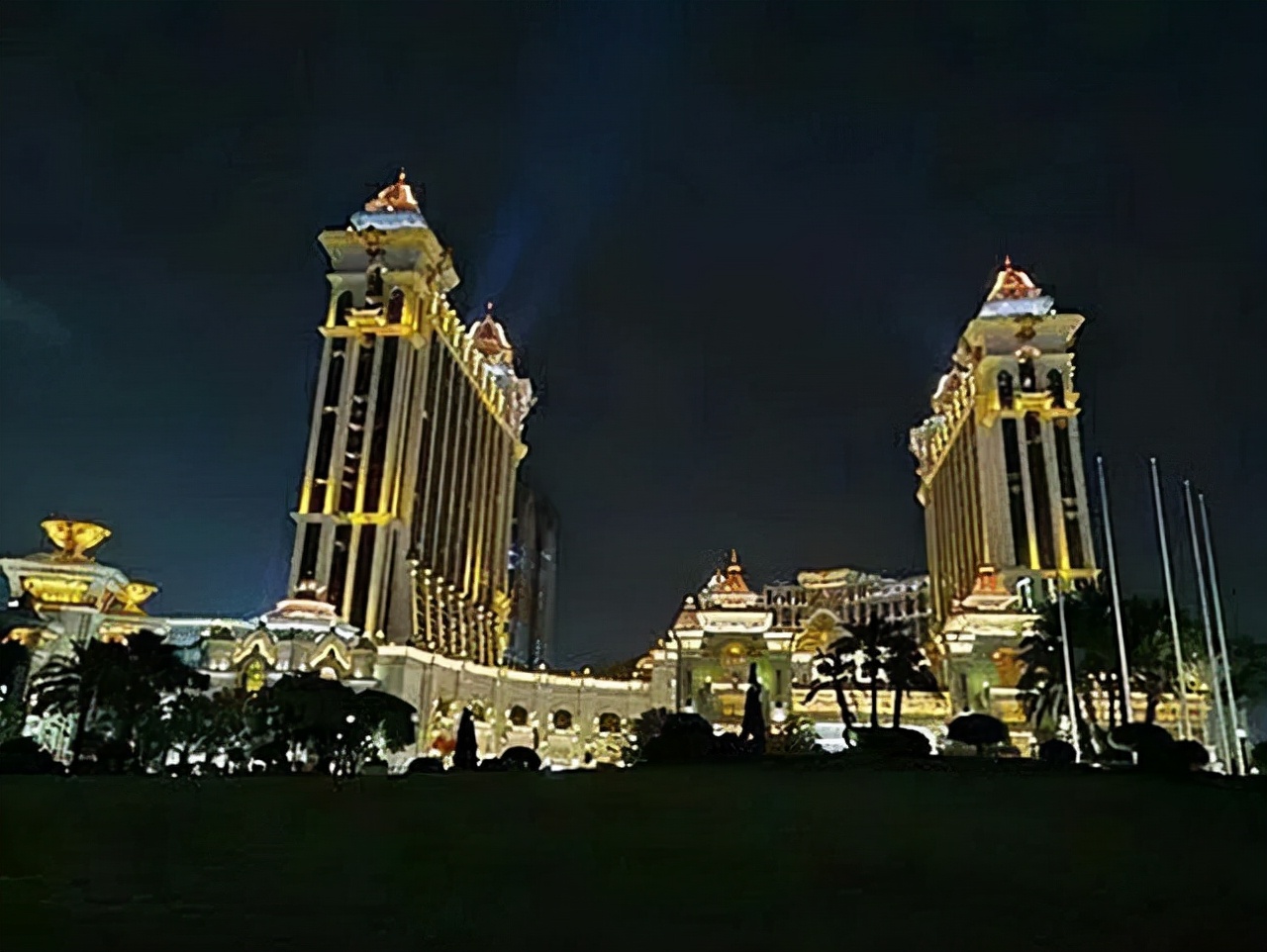 身价十亿的赌王千金,赌王何鸿燊千亿资产