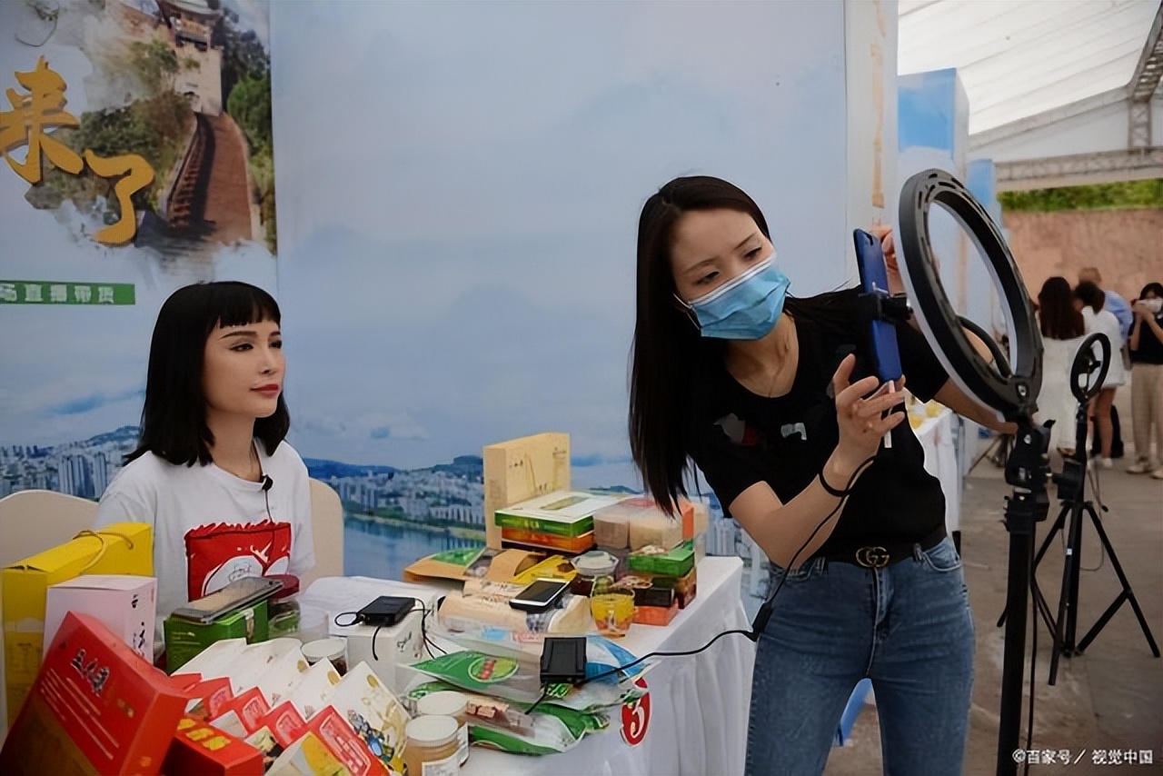 实体店300元以上衣服靠谱吗,实体店一套衣服335贵不贵