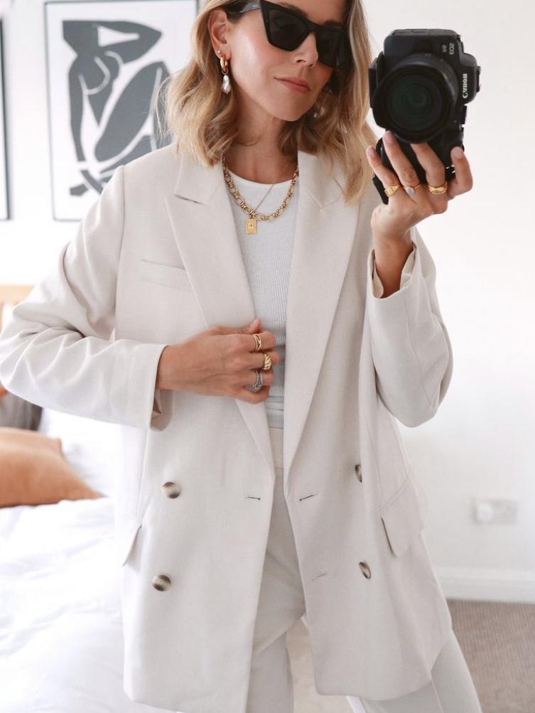 白色西装怎么穿出很飒的感觉,秋冬款米白西装怎么搭配高级感