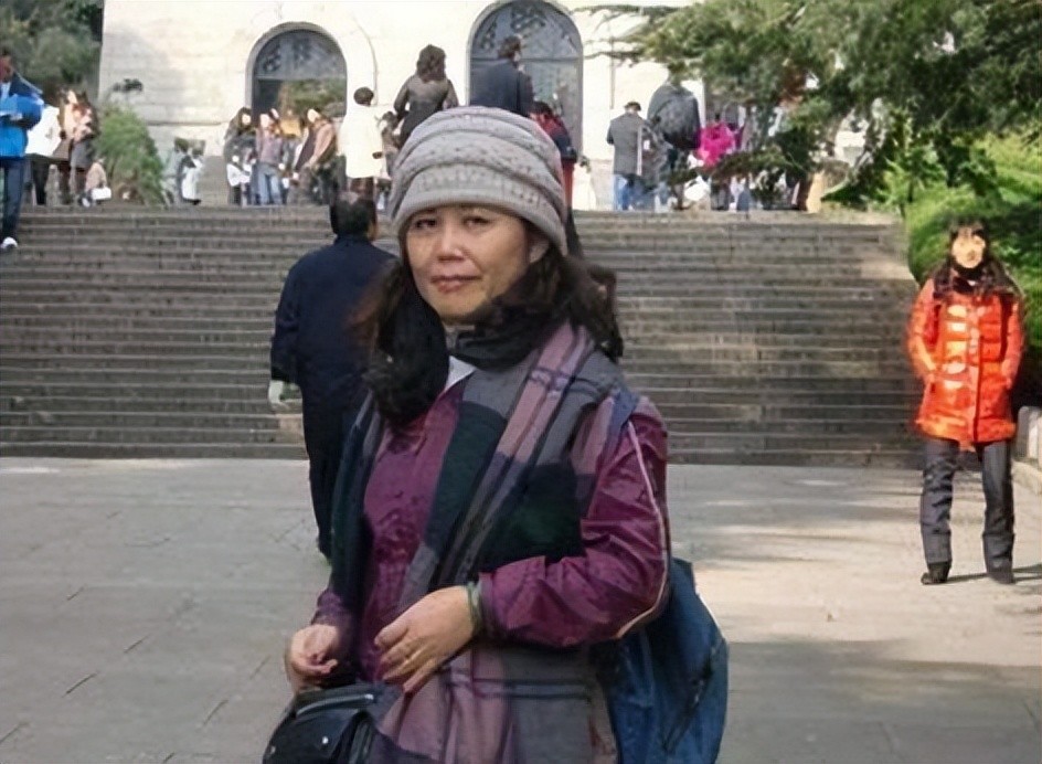 黄秋燕和李连杰有几个孩子,黄秋燕的两个女儿还认李连杰吗