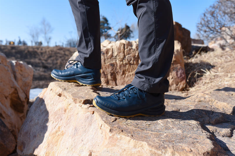 秋冬户外防水防滑软底徒步鞋,全防水全透气徒步鞋