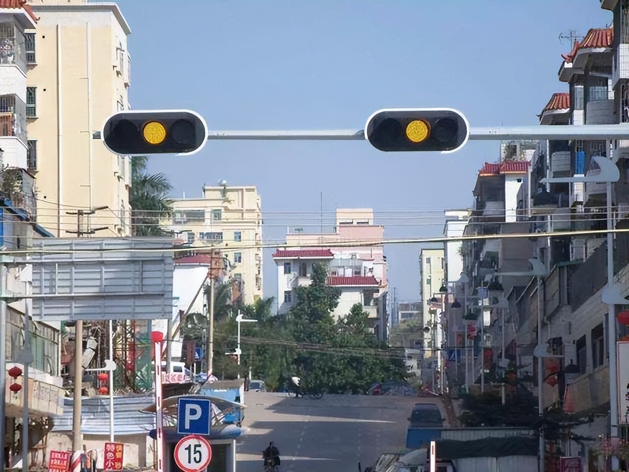 直行道右转算违章扣6分,红灯走非机动车道右转扣几分