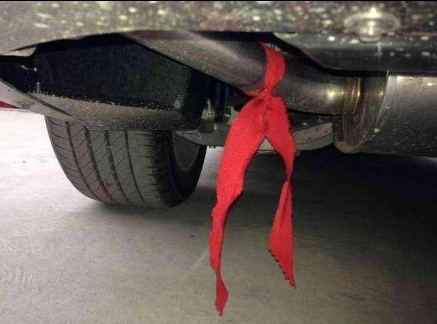 提新车红布怎么用,提新车挂红布挂在哪里