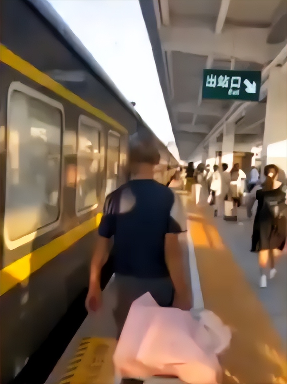 患癌父亲放弃化疗全国旅游,父亲患癌女儿放弃治疗带其游玩