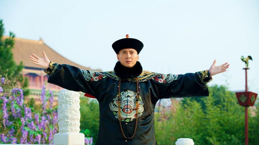 穿越古代当王妃制造玻璃杯,小伙穿越古代当王爷给王妃做蛋糕