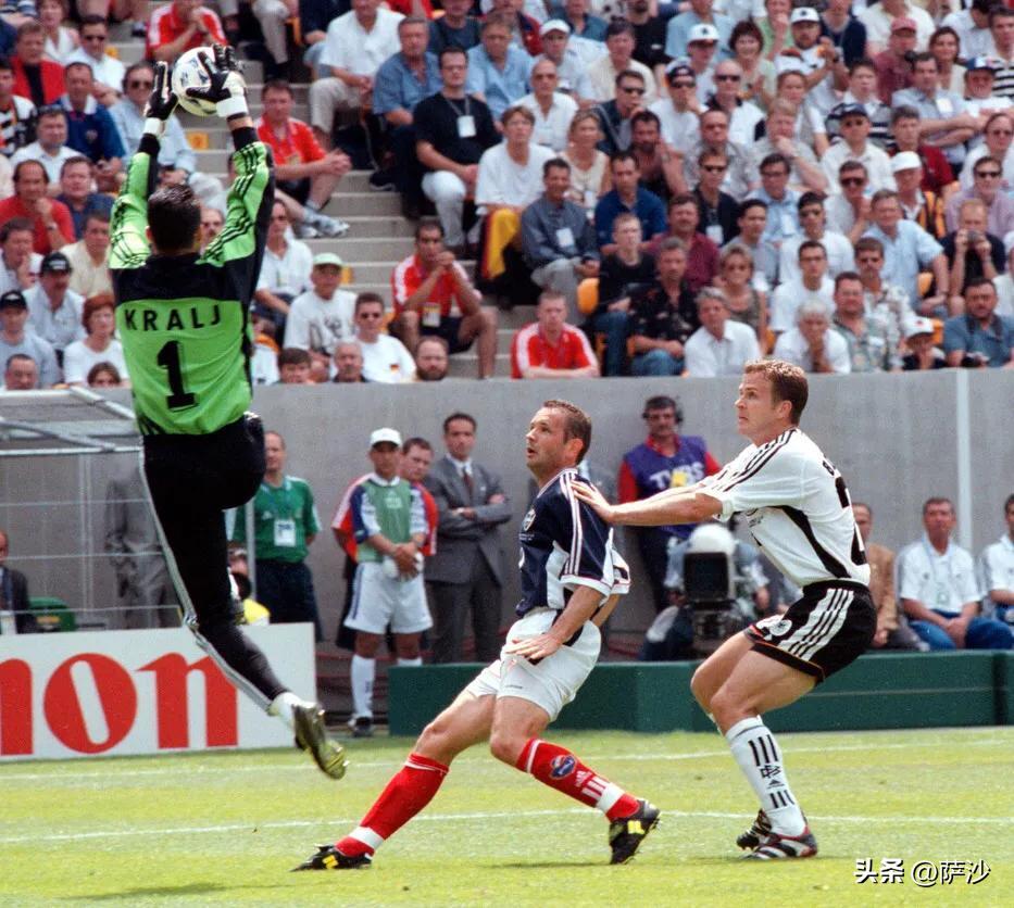 南斯拉夫三号门将萨沙成绩,萨沙足球运动员