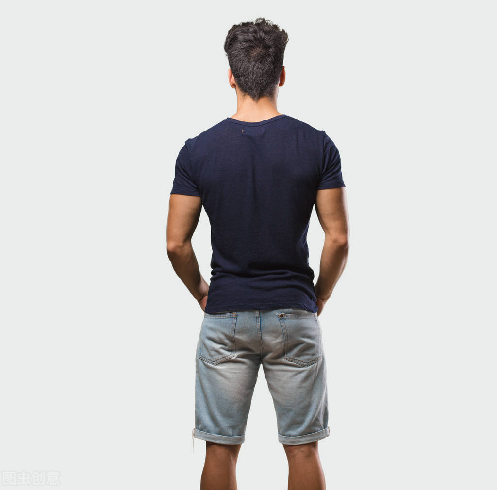 女保安用摄像头跟踪帅哥，领导发现后将她开除，后来她怎么了