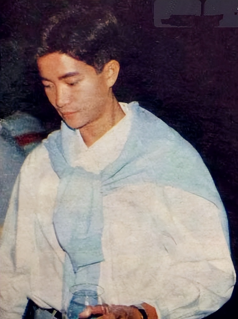 陈百强身材和穿衣风格,陈百强的穿着打扮