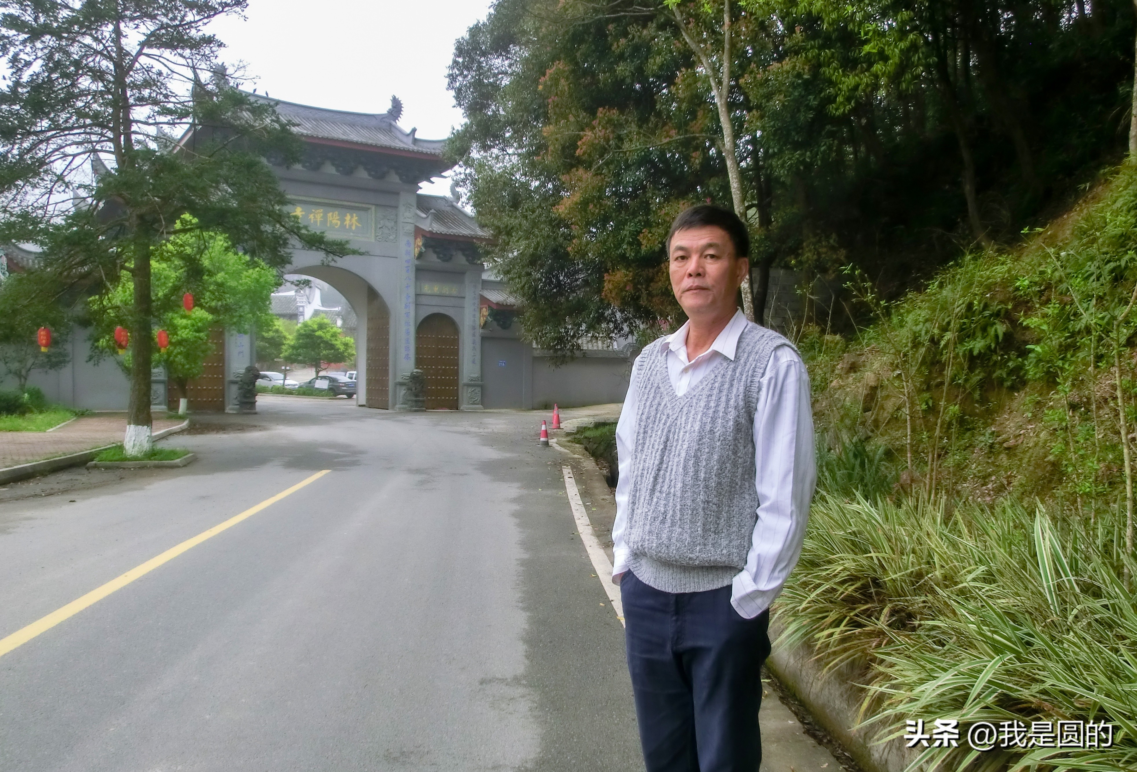 主持途中的主持人（原创摄影+随笔300字）