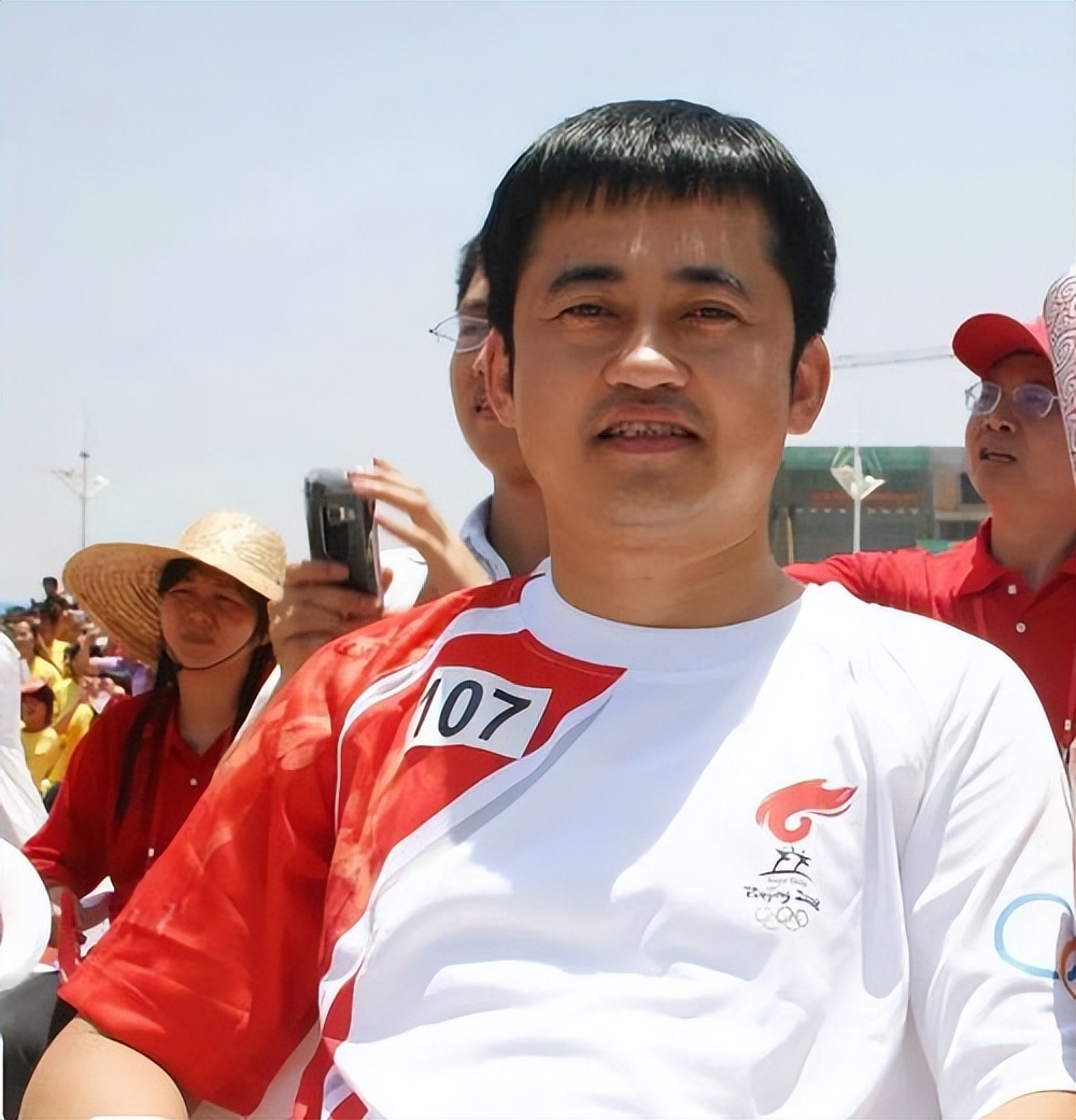 从买得起到想要买，签约克莱，收购FILA，安踏是如何超越李宁的？