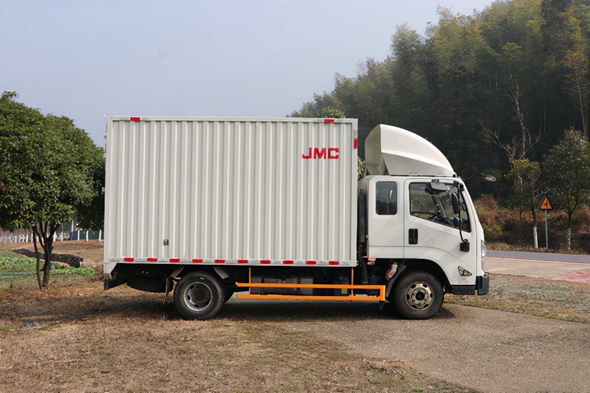 495动力充沛爬坡有力山路试驾江铃凯运宽体厢式轻卡｜卡车之友网