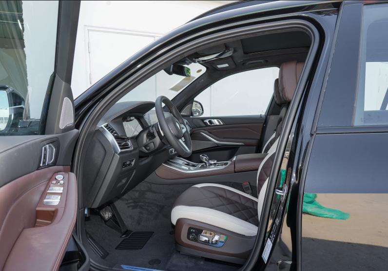 宝马x5l2.0t和奔驰gle3502.0t哪个好,奔驰gle2024对比x5