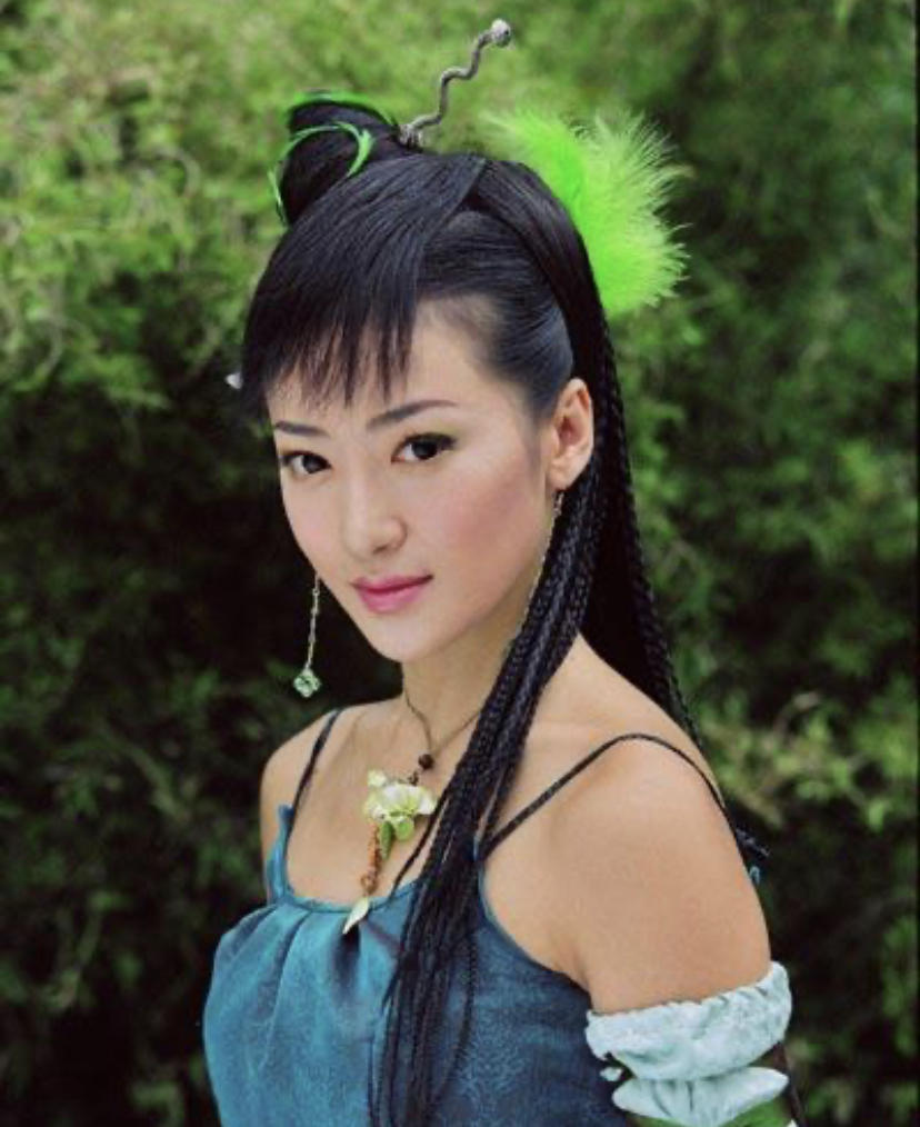 鸡毛穿一身、通天大脑门…国产神话剧的惊人造型,他们全都承包了