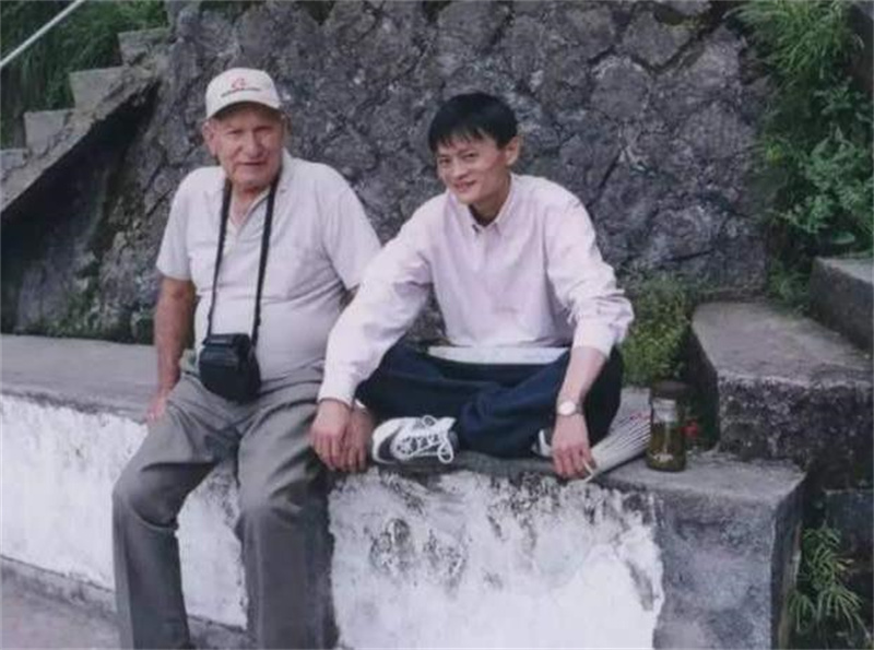 马云资助了小马云多少钱,马云的事迹真实故事