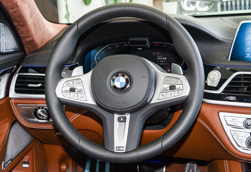 全新宝马7系官方讲解图,宝马7系斯坦威二手车为什么便宜