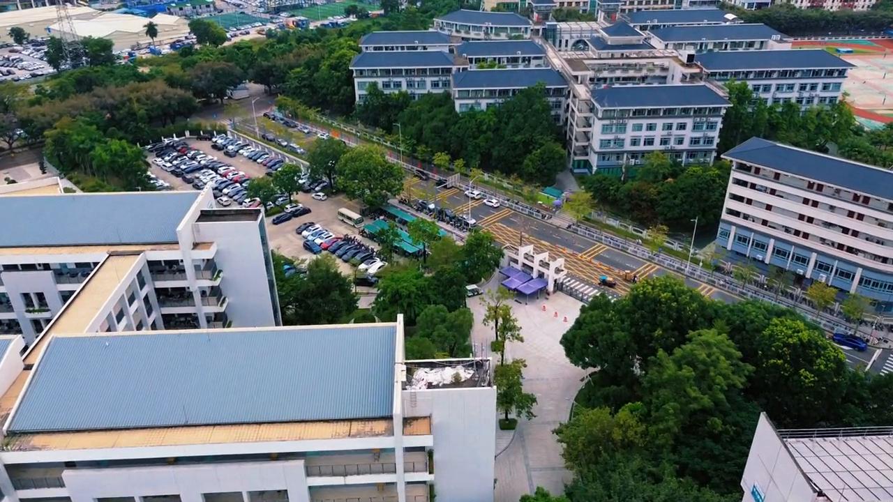 深校探校,深中和宝安中学哪个更好